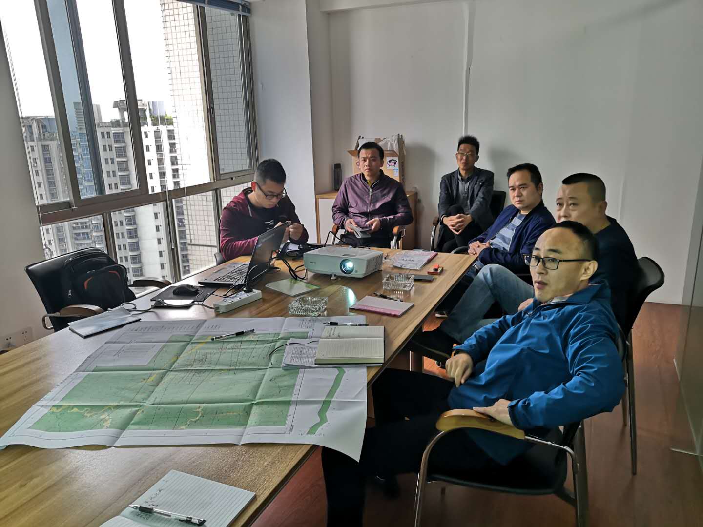 广西恒镒矿业贸易有限公司与福建省闽西地质大队进行复工后工作会议(图1)
